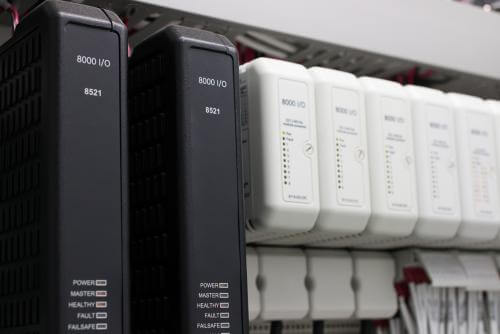 Grafika przedstawiająca sterowniki PLC